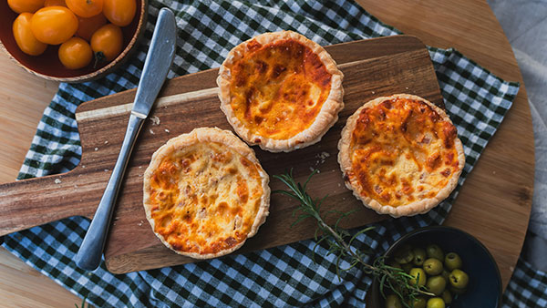 Mushroom and Pepper Mini Quiches (eggless)